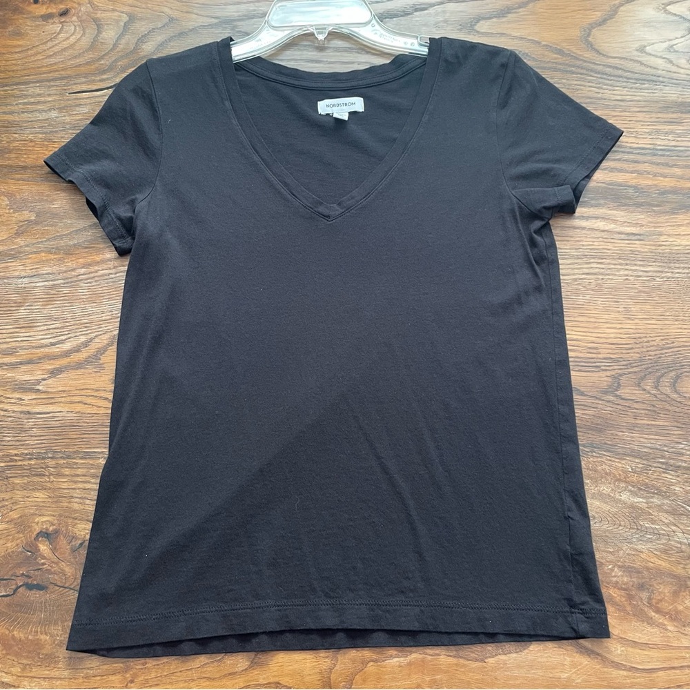 Like New Women’s Nordstrom Black V Neck Short Sleeve T-Shirt Top Tee Medium